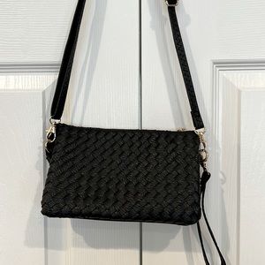 Crossbody/wristlet bag